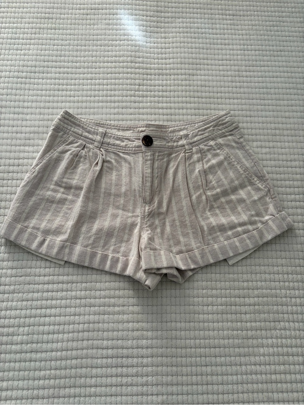 Forever 21 Light Beige Women’s Striped Mid-Waist Shorts Size 24